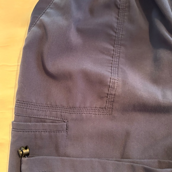 WonderWink Women’s Cargo Scrub Pants in Navy Blue - Picture 4 of 11